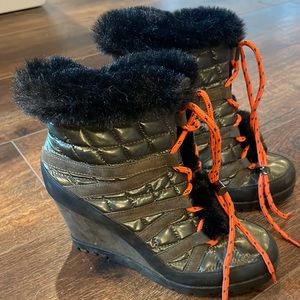 Jessica Simpson snow boots! Size 8 3 1/2 in heel!
